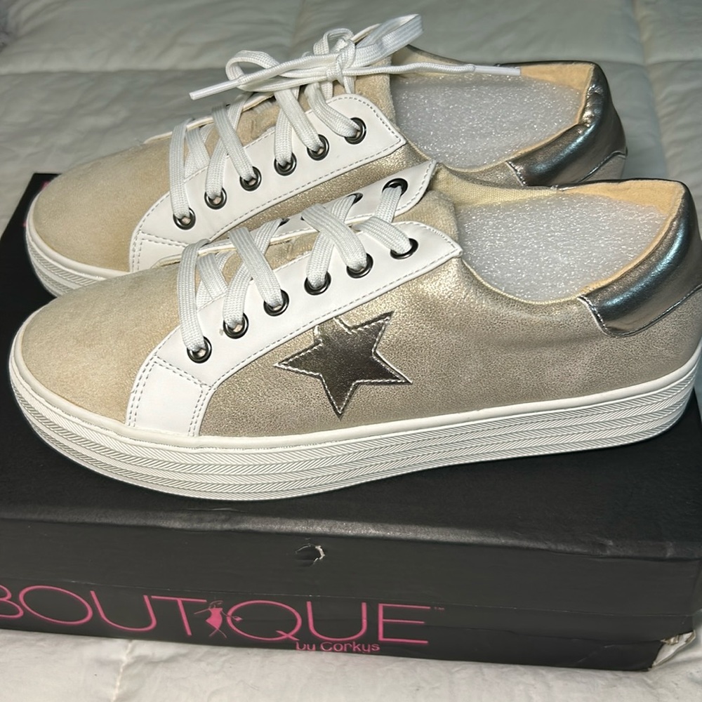 Star Gaze Gold Platform Sneakers, shine on shoe with a suede toe, Size W8, NWT